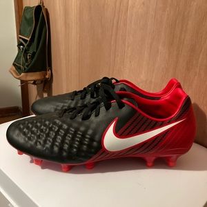 NWOT Nike Men's Magista Onda II (FG) Firm-Ground Football Boot Size 9.5